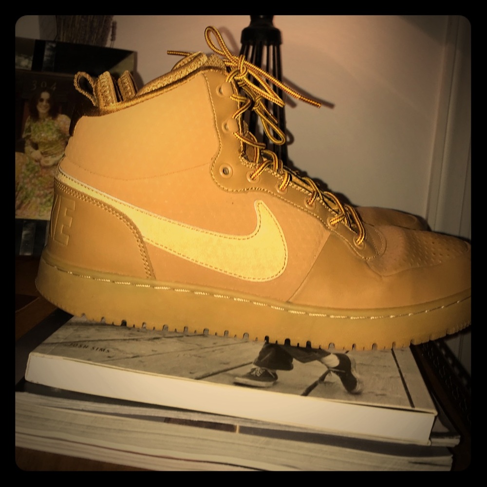 Court Borough Mid Winter Sneaker boot